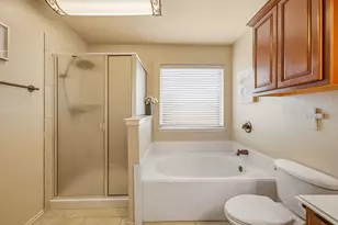 200 Jacinth Ln, Granbury, TX 76049 - Photo 12