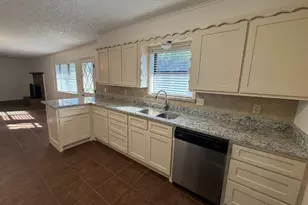 208 Prairie Wind Blvd, Stephenville, TX 76401 - Photo 6