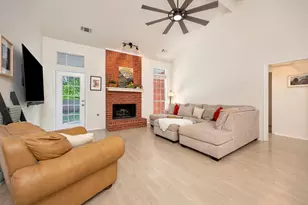 2214 New Mill Ln, Arlington, TX 76012 - Photo 10