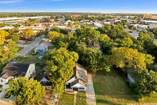 323 W Cherry St, Sherman, TX 75090 - Photo 18