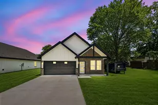 310 Dixon St, Terrell, TX 75160 - Photo 1