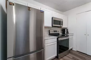 1745 Crest Grove Dr, Arlington, TX 76012 - Photo 6