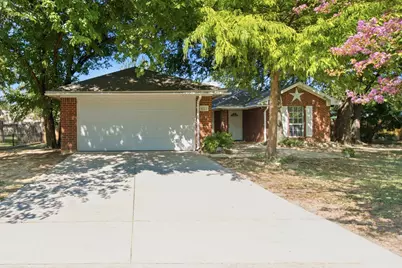 613 N Avenue D, Springtown, TX 76082 - Photo 2