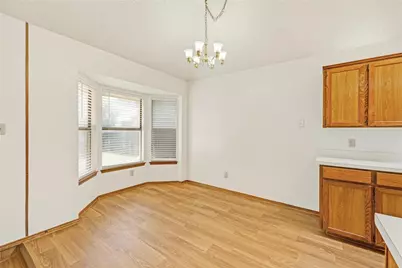 810 Castleview Drive, Arlington, TX 76001 - Photo 8