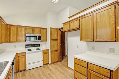 810 Castleview Drive, Arlington, TX 76001 - Photo 12