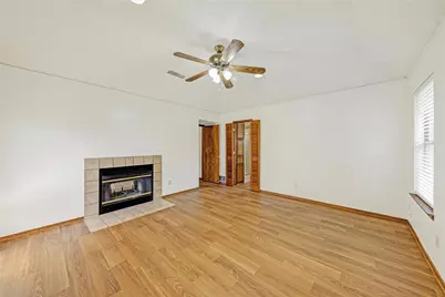 810 Castleview Drive, Arlington, TX 76001 - Photo 16