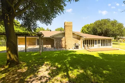 623 S Harbor Court, Granbury, TX 76048 - Photo 2