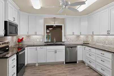 623 S Harbor Court, Granbury, TX 76048 - Photo 10