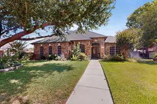 713 Mockingbird Ct, Crowley, TX 76036 - Photo 2