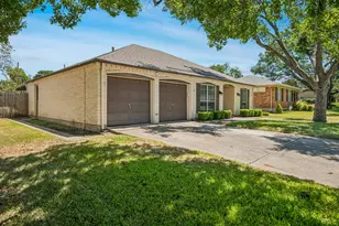 902 N Lindale Ln, Richardson, TX 75080 - Photo 2