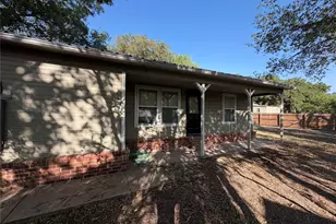 979 W Pecan St, Stephenville, TX 76401 - Photo 4