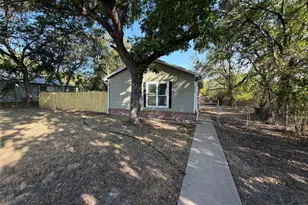 979 W Pecan St, Stephenville, TX 76401 - Photo 2