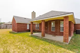 1015 Balkan Dr, Lancaster, TX 75134 - Photo 20