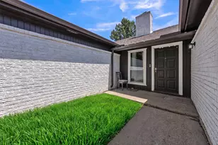 3813 Lynbrook Ln, Arlington, TX 76015 - Photo 2