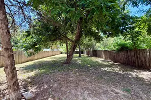 105 W Damon St, Terrell, TX 75160 - Photo 8