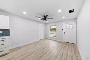 3842 Soft Wind Dr, Dallas, TX 75241 - Photo 2