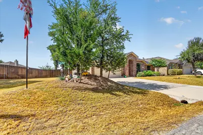 2807 River Ridge Court, Granbury, TX 76048 - Photo 2