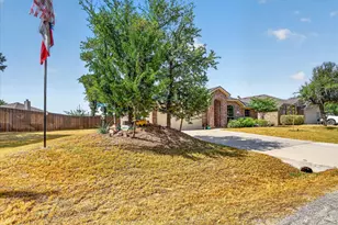 2807 River Ridge Ct, Granbury, TX 76048 - Photo 2