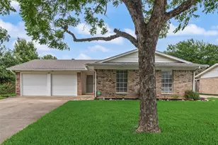 2132 Meandering Dr, Irving, TX 75060 - Photo 2