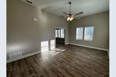 939 W Frey Street, Stephenville, TX 76401 - Photo 2