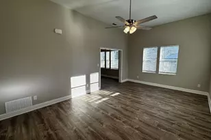 939 W Frey St, Stephenville, TX 76401 - Photo 2