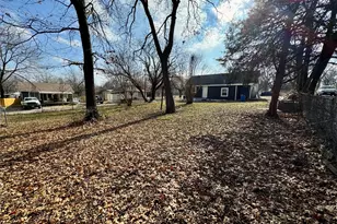 400 S 4th St, Bonham, TX 75418 - Photo 4
