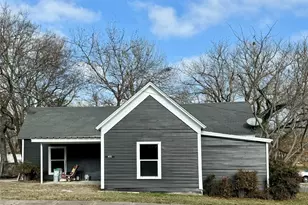 400 S 4th St, Bonham, TX 75418 - Photo 2