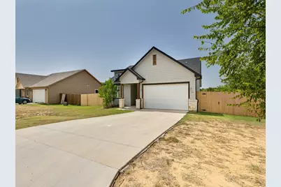 310 Oakwood Avenue, Jacksboro, TX 76458 - Photo 2