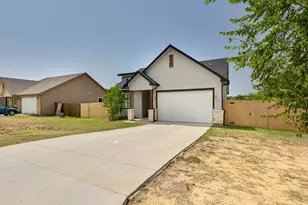 310 Oakwood Ave, Jacksboro, TX 76458 - Photo 2