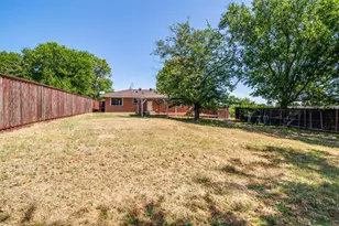 203 W College St, Whitewright, TX 75491 - Photo 24