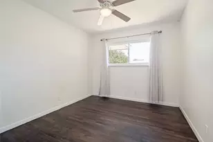 203 W College St, Whitewright, TX 75491 - Photo 12