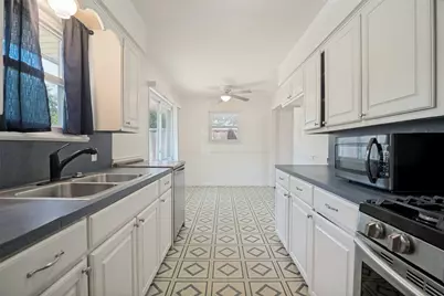 203 W College Street, Whitewright, TX 75491 - Photo 10