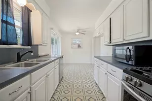 203 W College St, Whitewright, TX 75491 - Photo 10