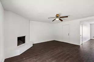 401 S Walnut Creek Dr, Mansfield, TX 76063 - Photo 4