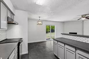 401 S Walnut Creek Dr, Mansfield, TX 76063 - Photo 10
