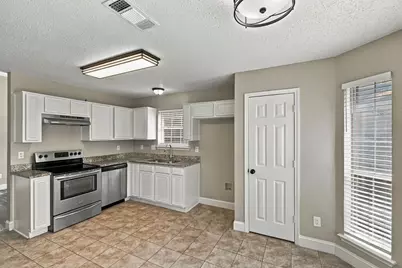 1107 Chancellorsville Parkway, Grand Prairie, TX 75052 - Photo 14