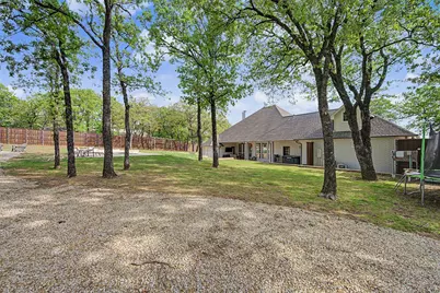 1029 Oakridge Court, Burleson, TX 76028 - Photo 36