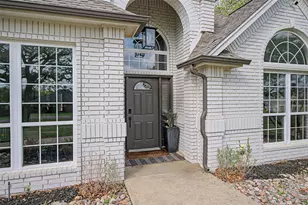 1029 Oakridge Ct, Burleson, TX 76028 - Photo 4