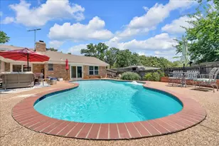 207 Walnut Way, Euless, TX 76039 - Photo 2