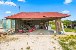 411 N 6th St, Coolidge, TX 76635 - Photo 28