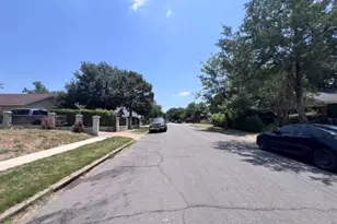 710 S Glasgow Dr, Dallas, TX 75223 - Photo 4