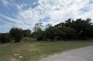 226 Plantation Rd, Springtown, TX 76082 - Photo 2