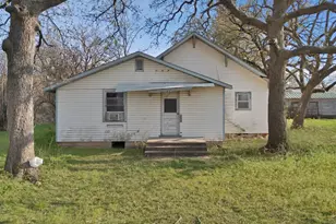 202 Johns Dr, Chico, TX 76431 - Photo 6