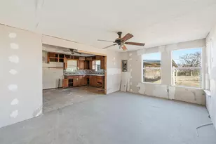 604 S Spears St, Alvarado, TX 76009 - Photo 6
