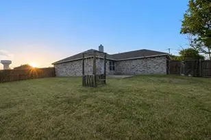 1908 Chapman Dr, Lancaster, TX 75134 - Photo 20