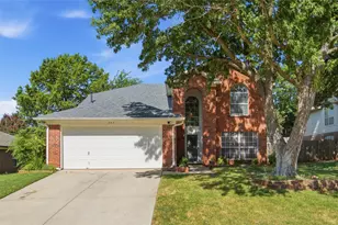 747 Cedar Leaf Cir, Lake Dallas, TX 75065 - Photo 1