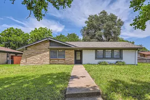 2309 Woodlawn Dr, Ennis, TX 75119 - Photo 1