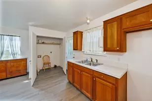 304 Missouri St, Bowie, TX 76230 - Photo 12