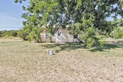 304 Missouri Street, Bowie, TX 76230 - Photo 16