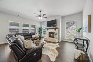 1005 Longbow Ln, Crowley, TX 76036 - Photo 8